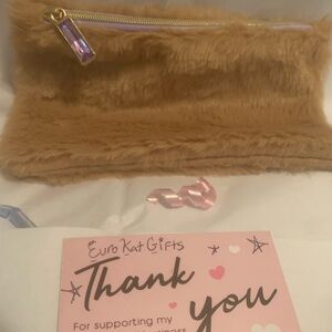 CUTE Ipsy Furry Tan Cosmetic Case with purple lining and Jewel zip pull NWOT
